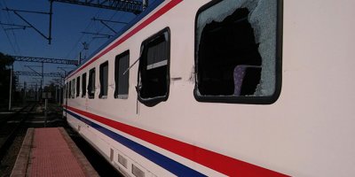 Tren hemzemin geçitte tırla çarpıştı: 13 yaralı