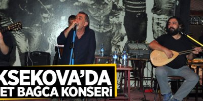 Cevdet Bağca Yüksekova'da konser verdi