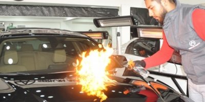 Araçları yakarak test ediyor