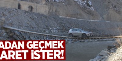 Bu asma köprüden geçmek cesaret istiyor