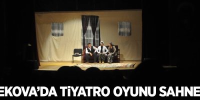 Yüksekova’da tiyatro oyunu sahnelendi