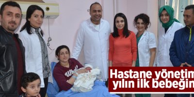 Hastane yönetiminden yılın ilk bebeğine altın