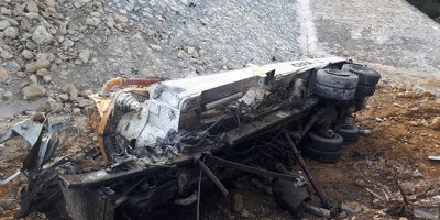 Beton pompası uçurumdan yuvarlandı: 1 ölü