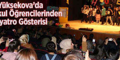 Yüksekova'da ortaokul öğrencilerinden tiyatro gösterisi