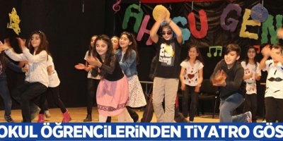 Ortaokul Öğrencilerinden Tiyatro Gösterisi