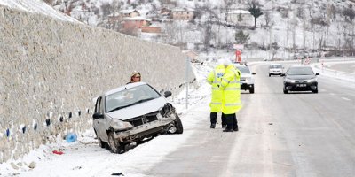 Buzlanma kazalara yol açtı: 5 yaralı