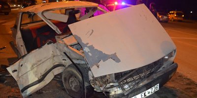 İki otomobil çarpıştı: 2’si ağır 3 yaralı