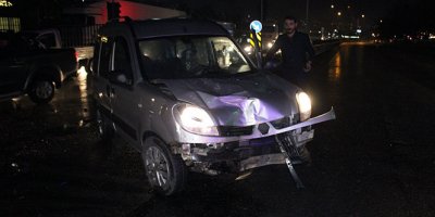 İki araç birbirine girdi: 4 yaralı