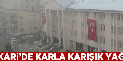 Hakkari’de karla karışık yağmur