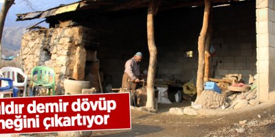 50 yıldır demir dövüp ekmeğini çıkartıyor