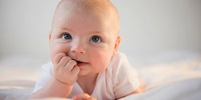 Bebeğinizi ne zaman memeden kesmelisiniz