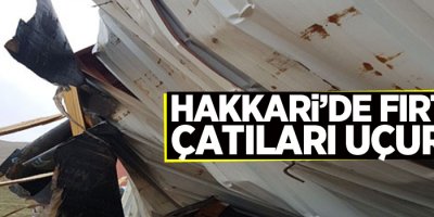 Hakkari'de fırtına çatıları uçurdu