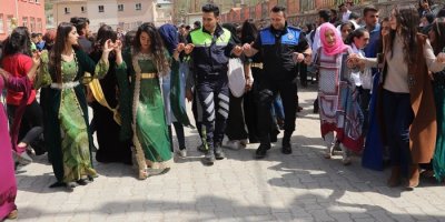 Sınırda halaylı kermes