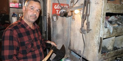 Diziden etkilendi kılıç ustası oldu