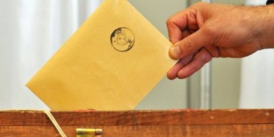 İki büyükşehir belediye başkanı istifa etti