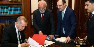 Cumhurbaşkanı adaylık imzasını attı