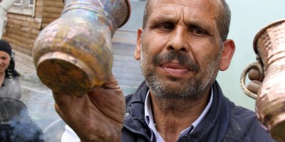 Şehir şehir gezerek kalaycılık yapıyor