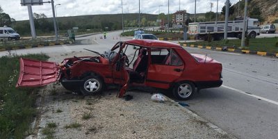 İki otomobil çarpıştı: 1 ölü, 3 yaralı