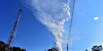 Endonezya’da volkan patladı