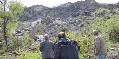 Bahçelere kaya yağdı