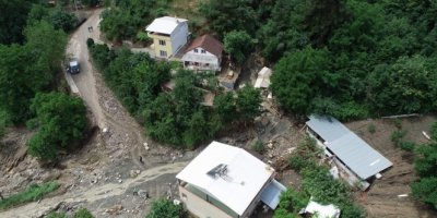 Heyelan felaketinin bilançosu havadan görüntülendi