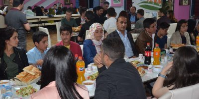 Özel Kanıt Koleji'nde mezuniyet gecesi