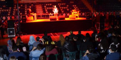 Adrian Hakkari’de sevenleri ile buluştu