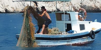 Van Gölü balıkçılarına bin TL destek