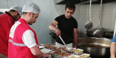 Kızılay'dan 400 aileye iftar yemeği
