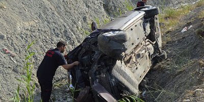 İki otomobil kafa kafaya çarpıştı: 10 yaralı