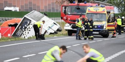 Polonya’da feci kaza: 2 ölü, 27 yaralı
