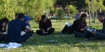 Van Gölü sahilleri bu kez kitapseverleri ağırladı