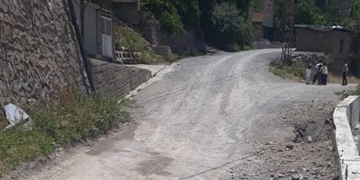 Bu mahalle 23 yıldır asfalt bekliyor!