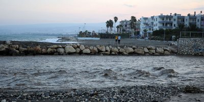 Şiddetli sağanak sel sularına dönüştü