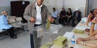 Vanlılar oy kullanmaya başladı