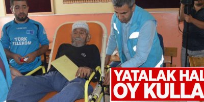 Yatalak haliyle oy kullandı