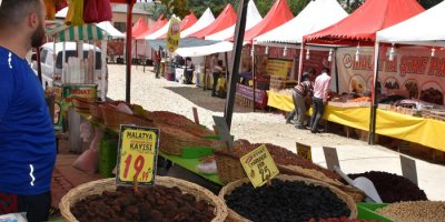 Yüksekova'da Yöresel Ürünler Fuarı açıldı