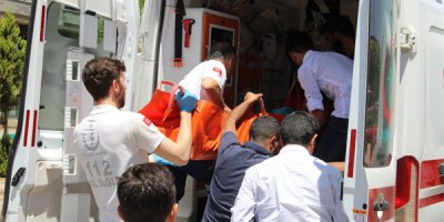 Yolcu otobüsü kamyonla çarpıştı: 8 yaralı