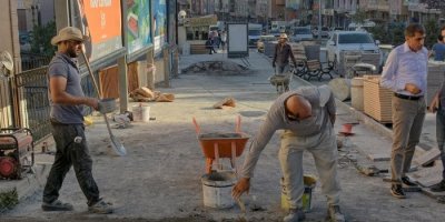 Kaldırım yapımında ilk imalat başladı