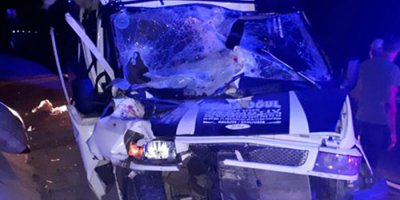 Minibüs kamyona arkadan çarptı: 15 yaralı