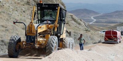Van’da yol asfaltlama çalışması