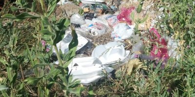 Piknik alanını çöpe çevirdiler