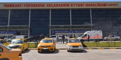 Yolcuların bagajları kamyonla Van'a gönderiliyor