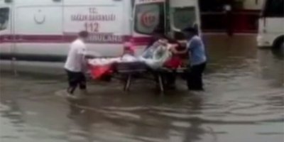 Ankara’da sel hayatı felç etti