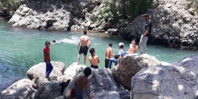 Yüksekova'da gençler derelere akın etti