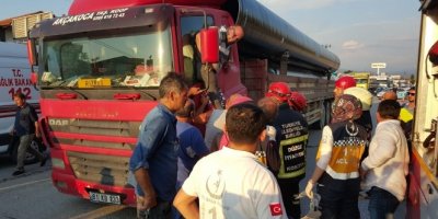 Sıkışan tır sürücüsü böyle kurtarıldı