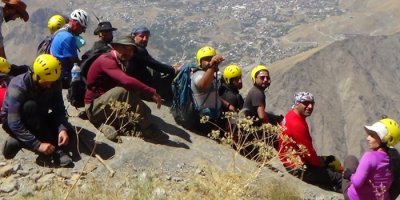 Hakkarili Dağcılardan Sümbül’ün zirvesinde görsel şov