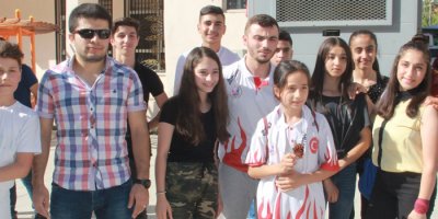 Dünya üçüncüsü Hakkarili sporcu yurda döndü