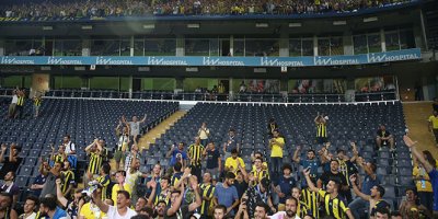 Taraftarlar stattan ayrılmadı