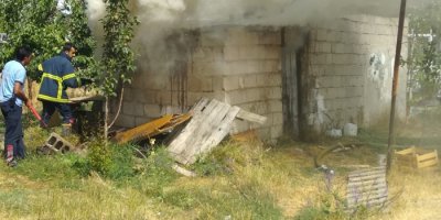 Kış için biriktirdiği 3 ton odunu yandı